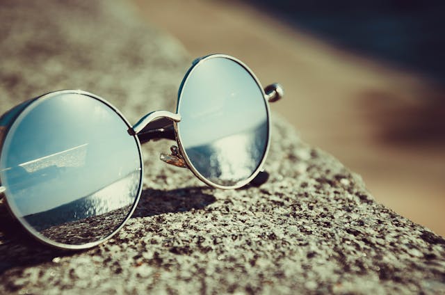 Viziune clară: Ghidul complet pentru alegerea ochelarilor de soare perfecti